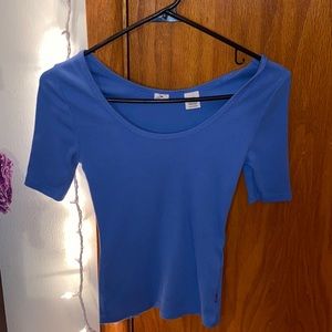 Blue Levi’s cropped short sleeve